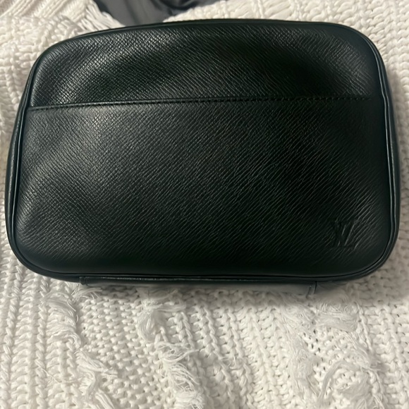 LV travel bag . Excellent  condition . - Picture 1 of 5
